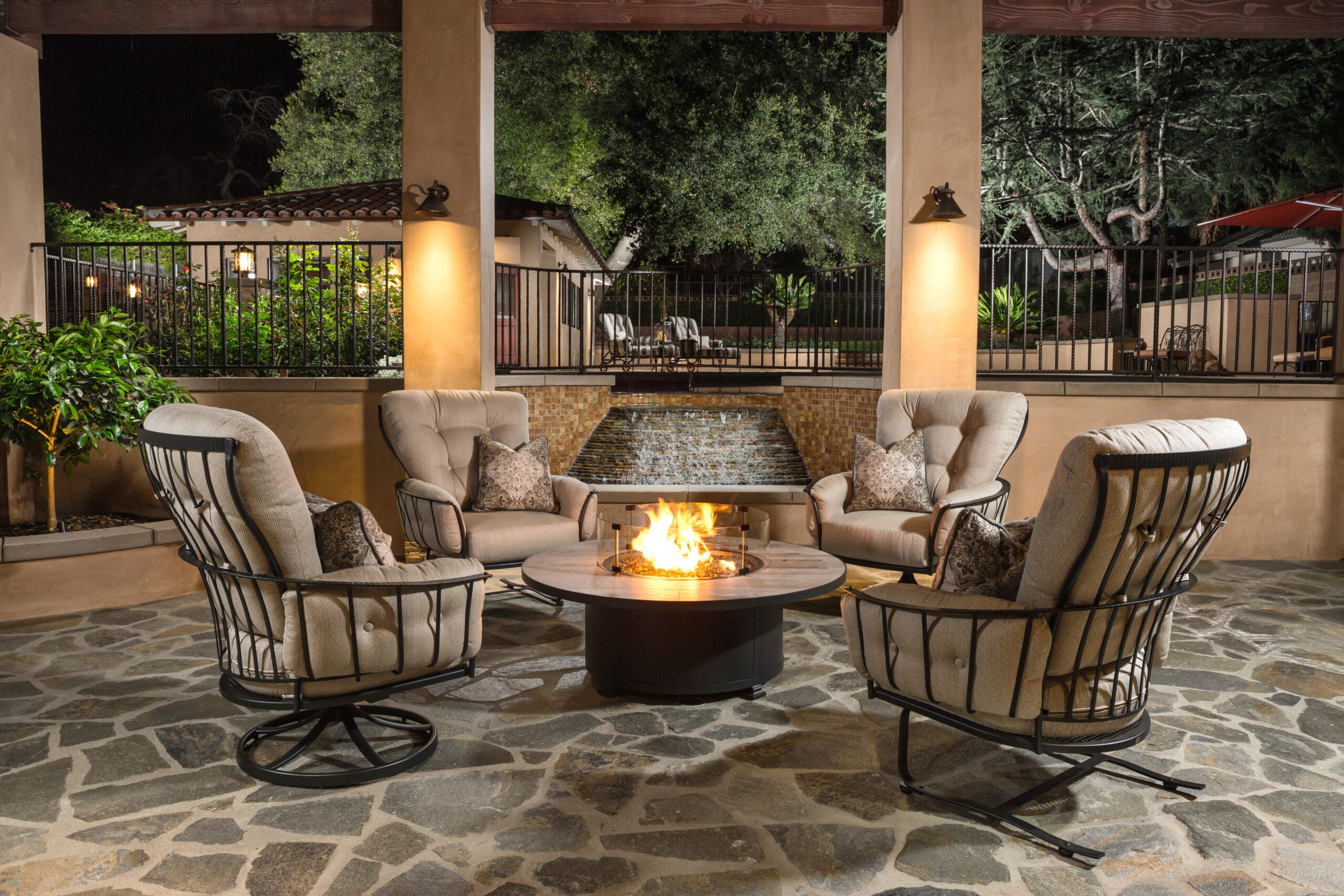 Santorini Fire Pit with Monterra seating